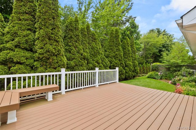 31 Joyces Way, Bay Shore, NY 11706