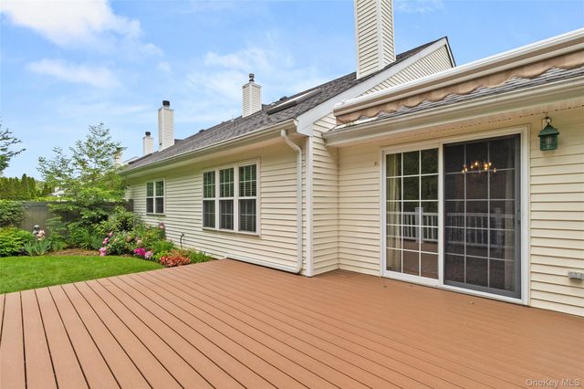 31 Joyces Way, Bay Shore, NY 11706