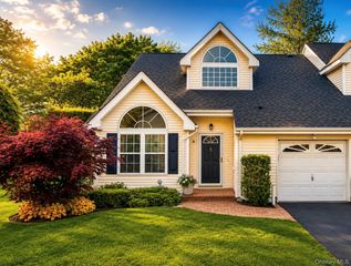 31 Joyces Way, Bay Shore, NY 11706