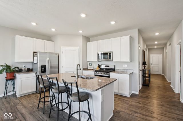 2600 Redding Drive, Whitestown, IN 46075