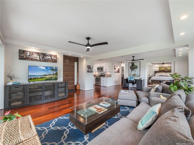 2937 Kalakaua Avenue 49, Honolulu, HI 96815