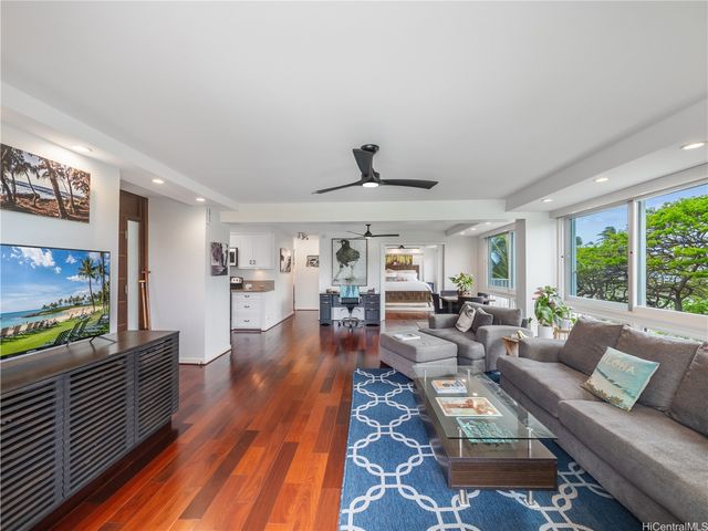 2937 Kalakaua Avenue 49, Honolulu, HI 96815