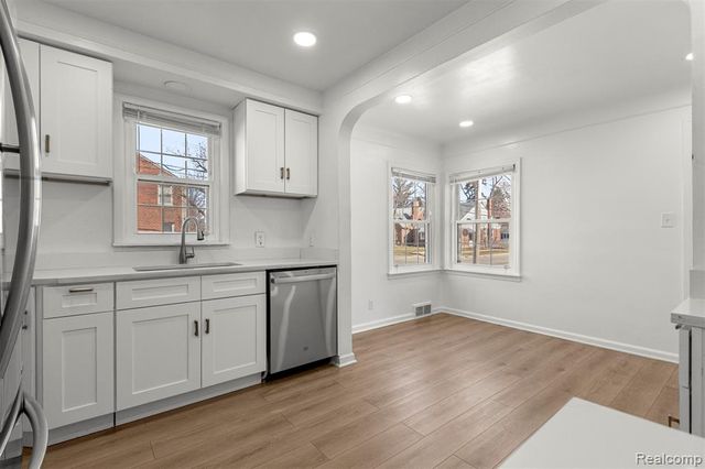 1861 N Waverly Street, Dearborn, MI 48128