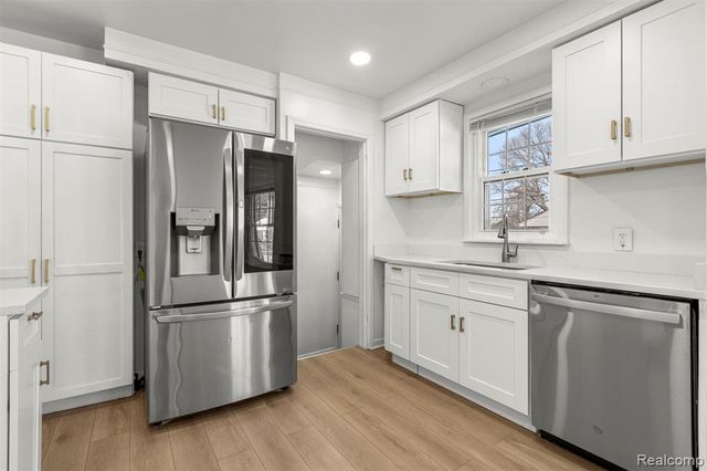 1861 N Waverly Street, Dearborn, MI 48128