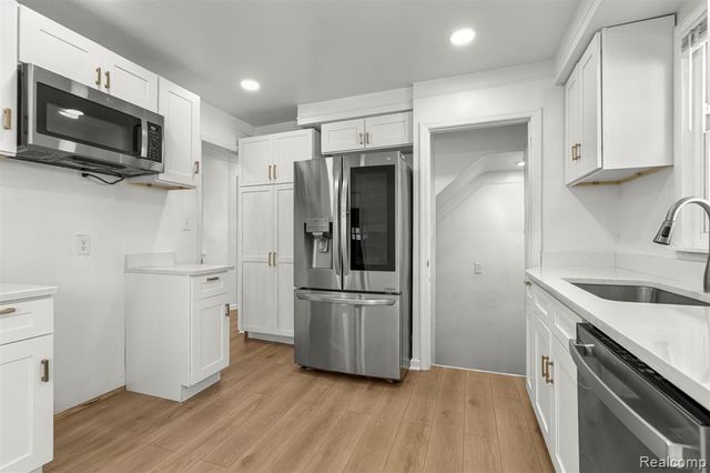 1861 N Waverly Street, Dearborn, MI 48128