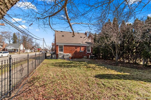 1861 N Waverly Street, Dearborn, MI 48128