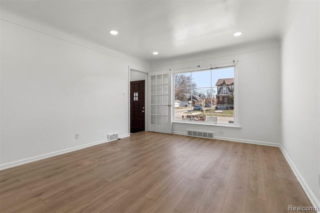 1861 N Waverly Street, Dearborn, MI 48128