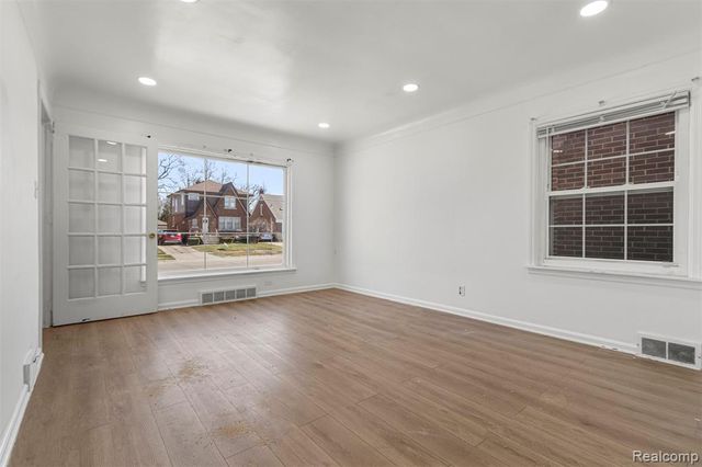 1861 N Waverly Street, Dearborn, MI 48128