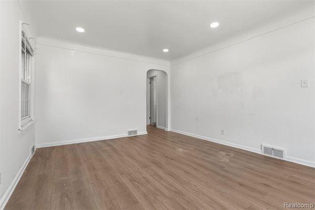 1861 N Waverly Street, Dearborn, MI 48128