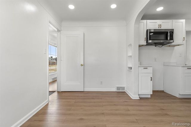 1861 N Waverly Street, Dearborn, MI 48128