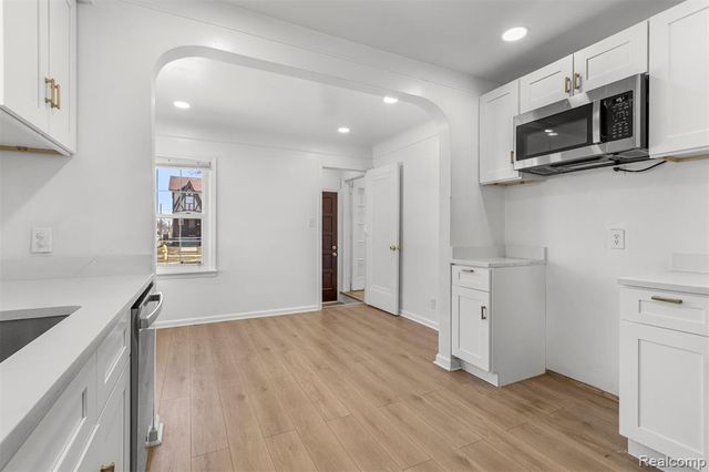 1861 N Waverly Street, Dearborn, MI 48128