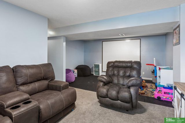 13902 Barretts Circle, Omaha, NE 68138
