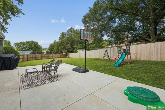 13902 Barretts Circle, Omaha, NE 68138