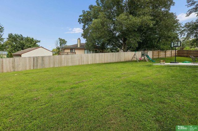 13902 Barretts Circle, Omaha, NE 68138