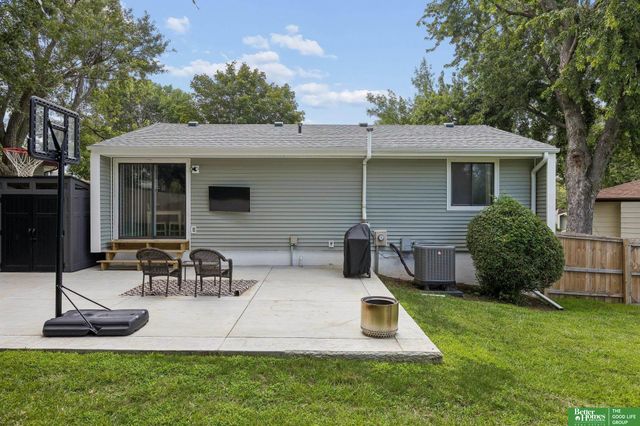 13902 Barretts Circle, Omaha, NE 68138