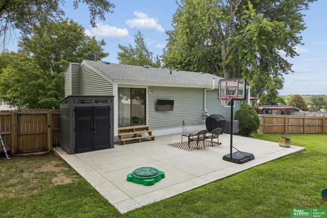 13902 Barretts Circle, Omaha, NE 68138