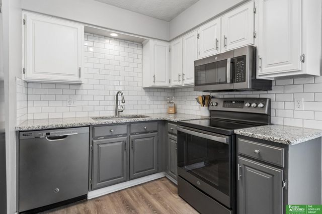 13902 Barretts Circle, Omaha, NE 68138
