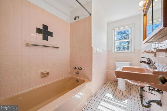 425 PASTELL LN, Conshohocken, PA 19428