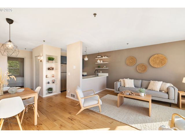 315 Nw UPTOWN Ter 2A, Portland, OR 97210