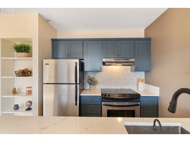315 Nw UPTOWN Ter 2A, Portland, OR 97210