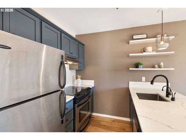 315 Nw UPTOWN Ter 2A, Portland, OR 97210