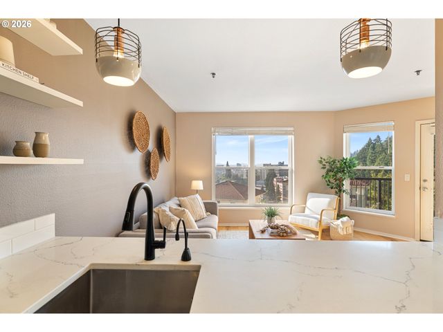 315 Nw UPTOWN Ter 2A, Portland, OR 97210