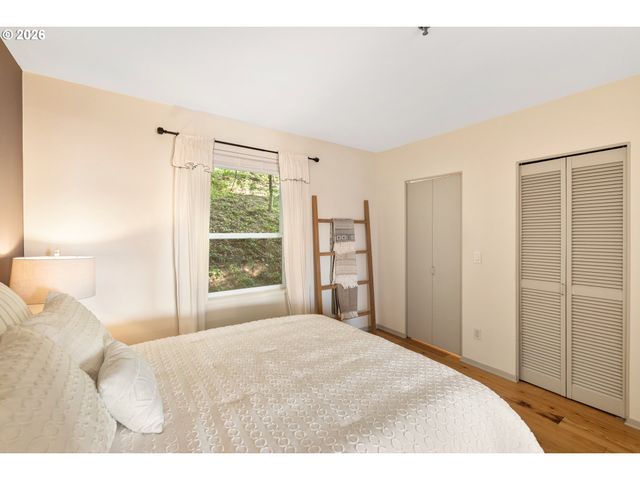 315 Nw UPTOWN Ter 2A, Portland, OR 97210