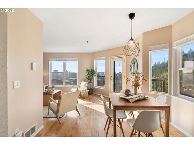 315 Nw UPTOWN Ter 2A, Portland, OR 97210