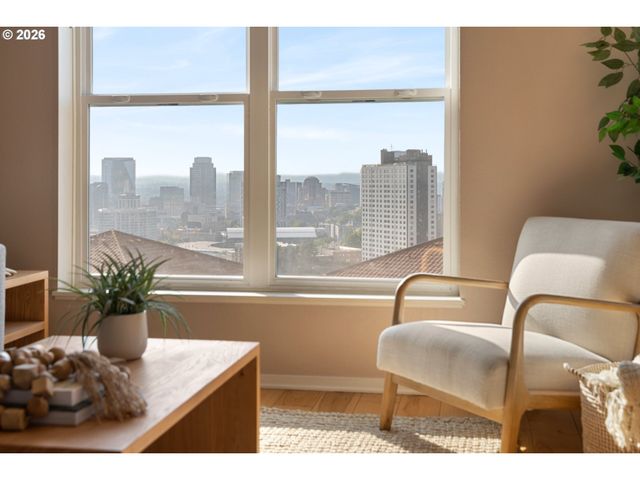 315 Nw UPTOWN Ter 2A, Portland, OR 97210