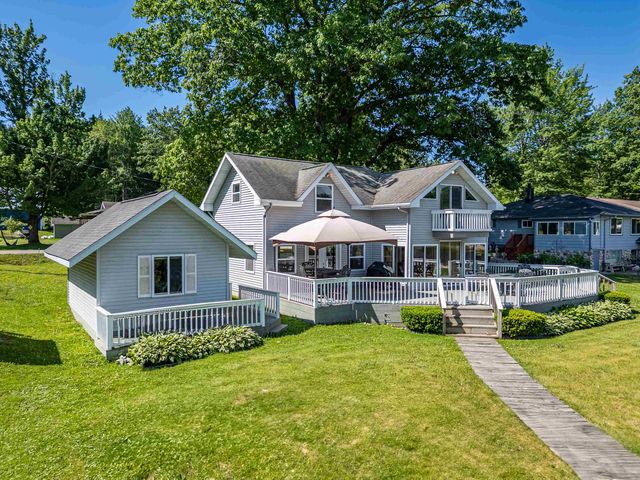 1379 Sioux Street, Gladwin, MI 48624