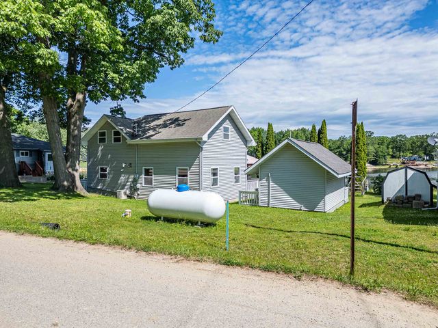 1379 Sioux Street, Gladwin, MI 48624