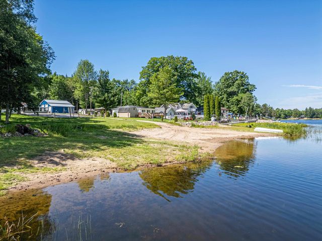 1379 Sioux Street, Gladwin, MI 48624