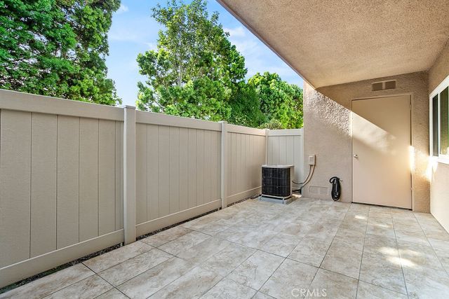 8877 Lauderdale Court 212B, Huntington Beach, CA 92646