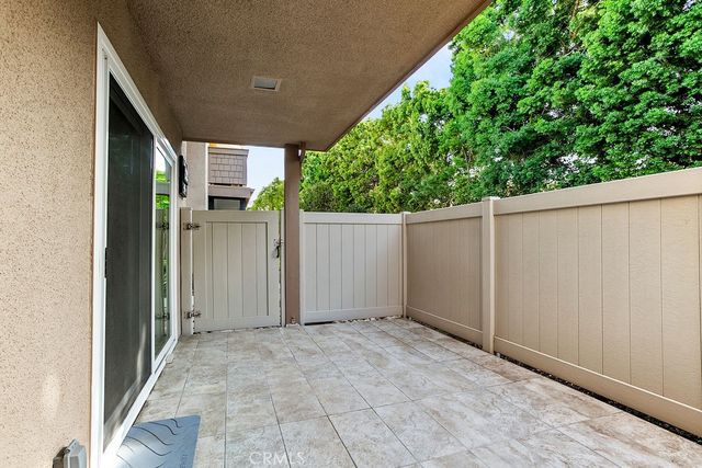 8877 Lauderdale Court 212B, Huntington Beach, CA 92646