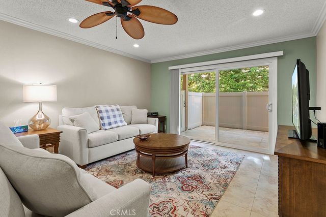 8877 Lauderdale Court 212B, Huntington Beach, CA 92646