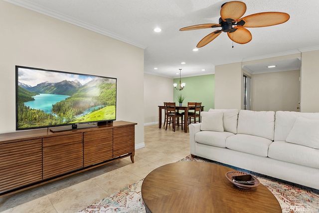 8877 Lauderdale Court 212B, Huntington Beach, CA 92646