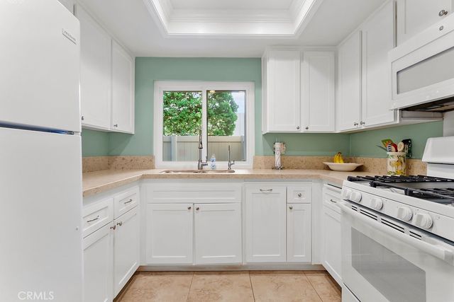 8877 Lauderdale Court 212B, Huntington Beach, CA 92646