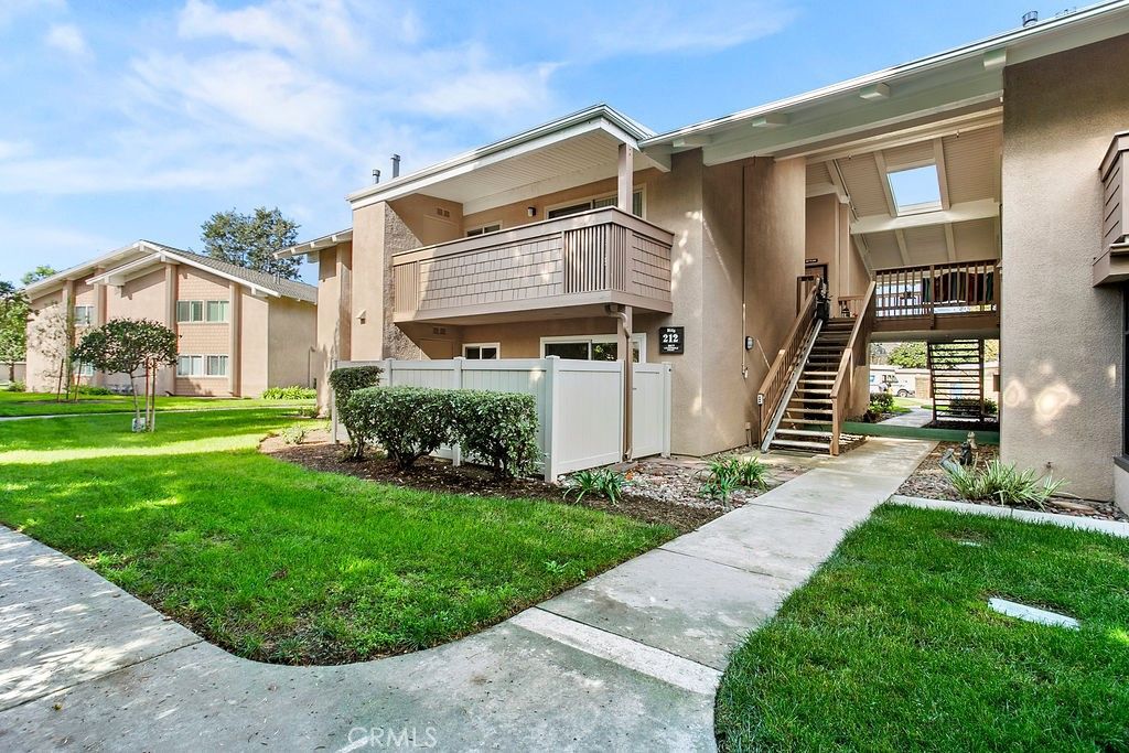 8877 Lauderdale Court 212B, Huntington Beach, CA 92646
