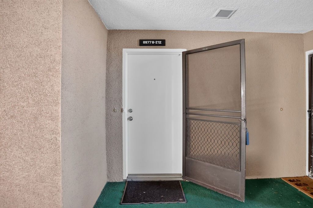 8877 Lauderdale Court 212B, Huntington Beach, CA 92646 — photo 4