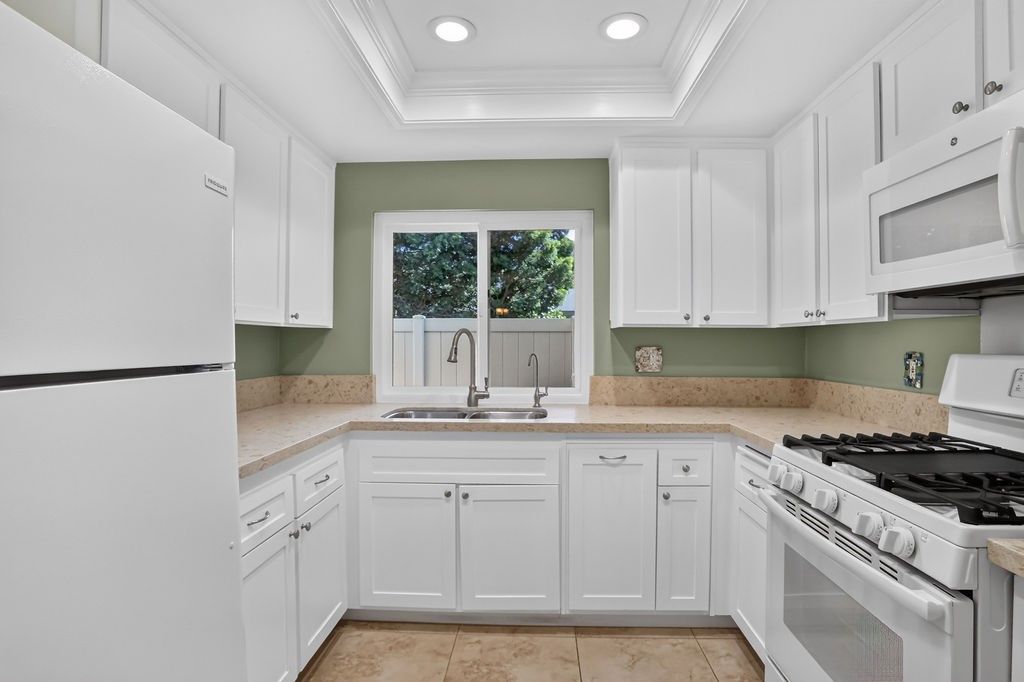 8877 Lauderdale Court 212B, Huntington Beach, CA 92646 — photo 5