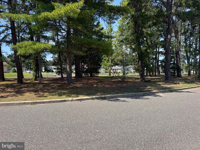 64 HUNTINGTON DR, Southampton, NJ 08088