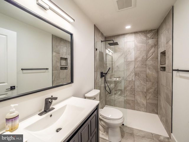 64 HUNTINGTON DR, Southampton, NJ 08088