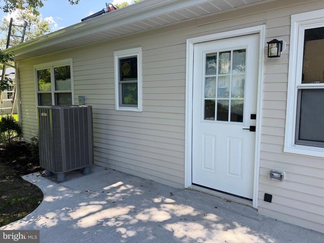 64 HUNTINGTON DR, Southampton, NJ 08088