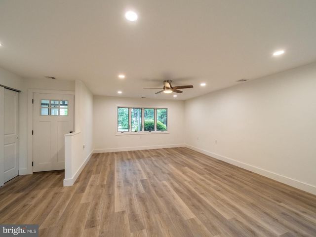 64 HUNTINGTON DR, Southampton, NJ 08088