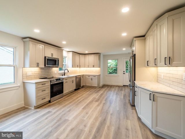64 HUNTINGTON DR, Southampton, NJ 08088