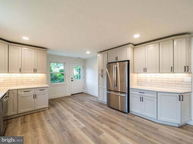 64 HUNTINGTON DR, Southampton, NJ 08088