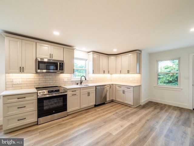 64 HUNTINGTON DR, Southampton, NJ 08088