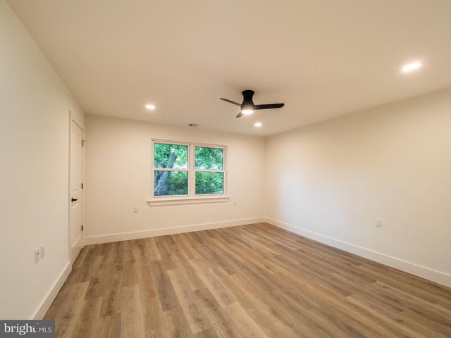 64 HUNTINGTON DR, Southampton, NJ 08088