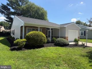 64 HUNTINGTON DR, Southampton, NJ 08088