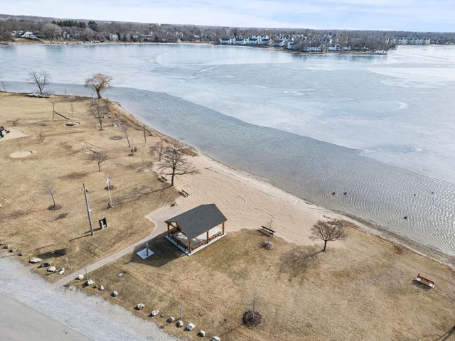 818 Sheridan Drive, Wauconda, IL 60084